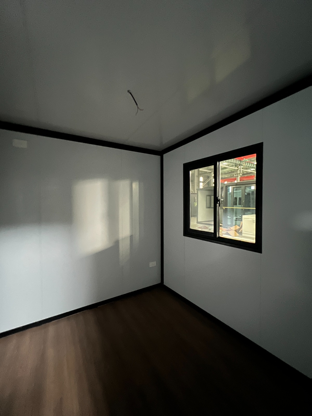 Regadera y ventana de baño en módulo prefabricado Modula Mex